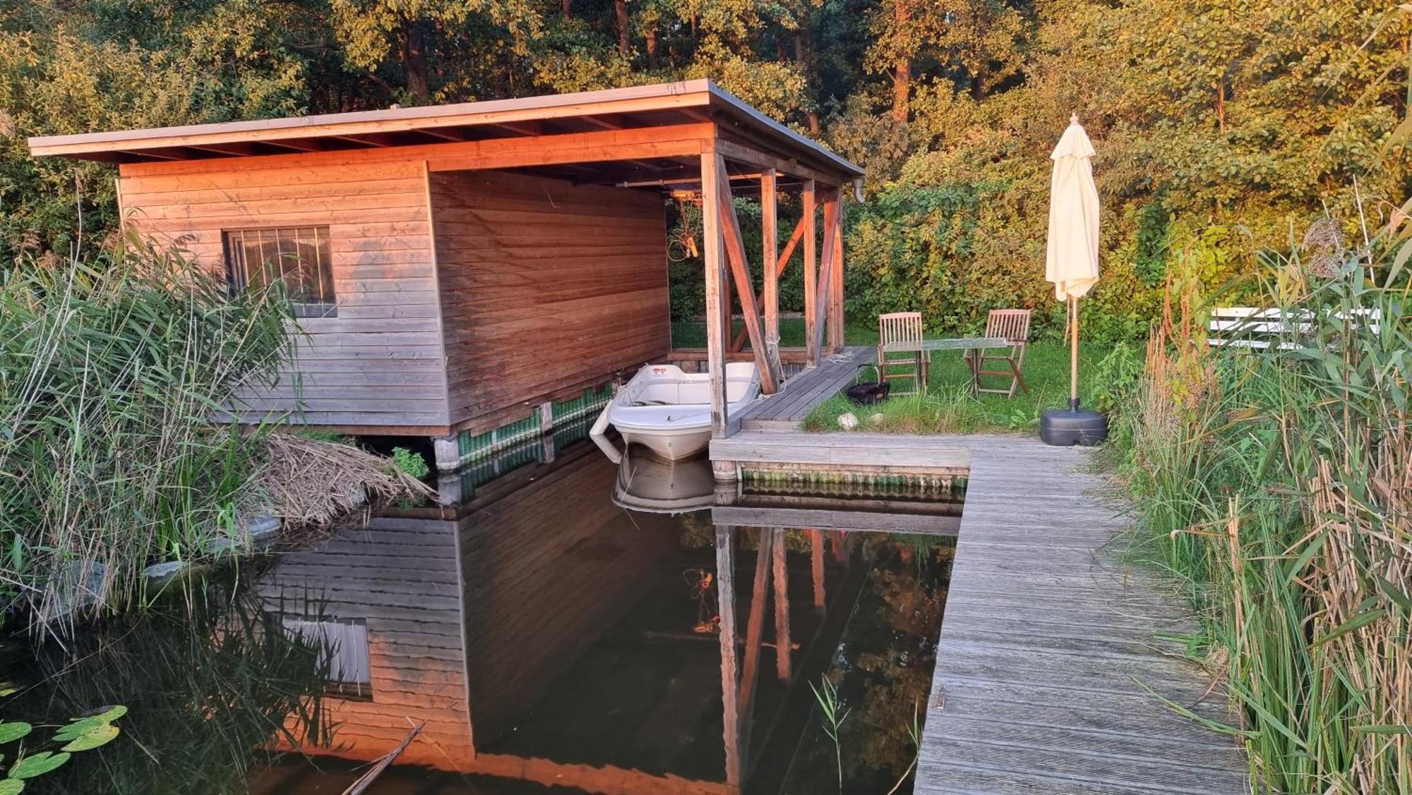 Mecklenburgische Seenplatte - Fh Mit Optionalem Steg Und Ruderboot Grosszerlang Exterior photo